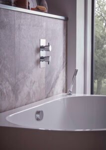 Tavistock Quantum Dual Function Shower System, Overflow Bath Filler & Deck Mounted Handset - Chrome