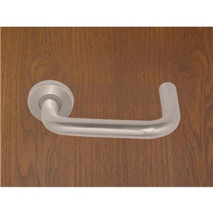 TRIPLE BEND LEVER HANDLE ON ROUND ROSE SAA